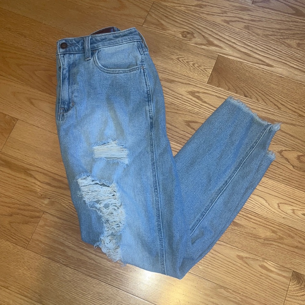 GREAT CONDITION Ripped Hollister Mom Jean
